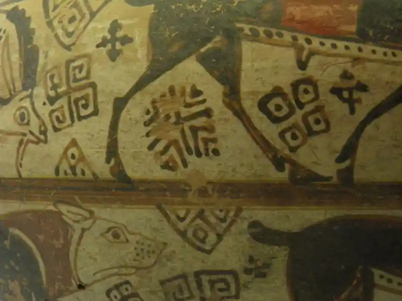 Right angles forming a cross design on a vase, located at Archaeological Museum of Izmir, Turkey